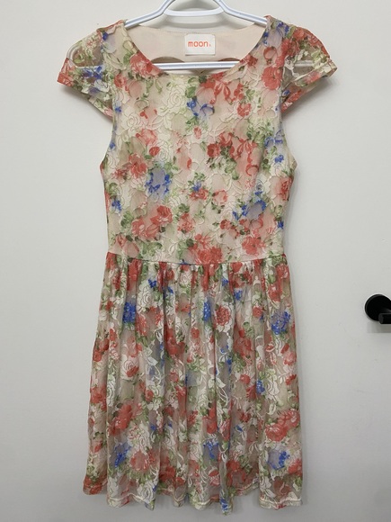 Open heart shaped back floral dress - Picture 2 of 2